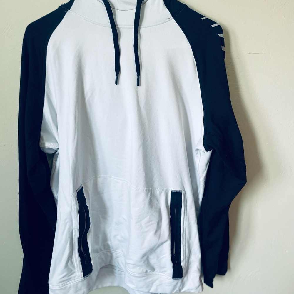 American Eagle Outfitters Black and White Hoodie